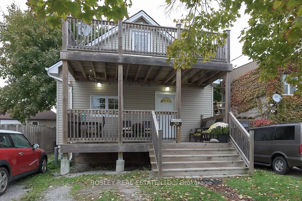 29 Russell Ave photo 1