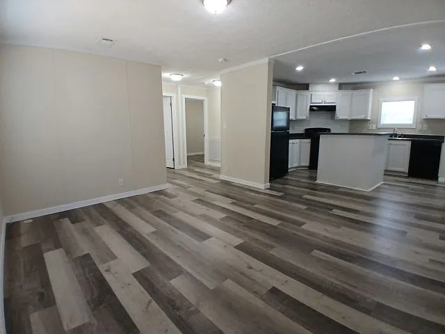 3 bed, 2.0 bath, 1120 sqft, $2,140 — Photo 3