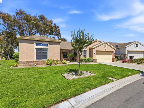 3rd image of 20 Arrowhead Ct