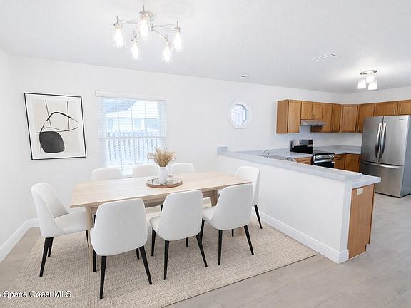 4th image of 847 Trailwood Ave