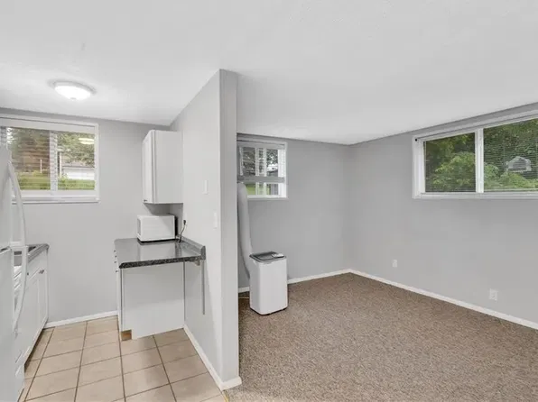 616 Woodburn Ln APT D, Greensburg, PA 15601