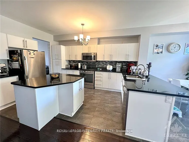140 Battersea Cres — Photo 5