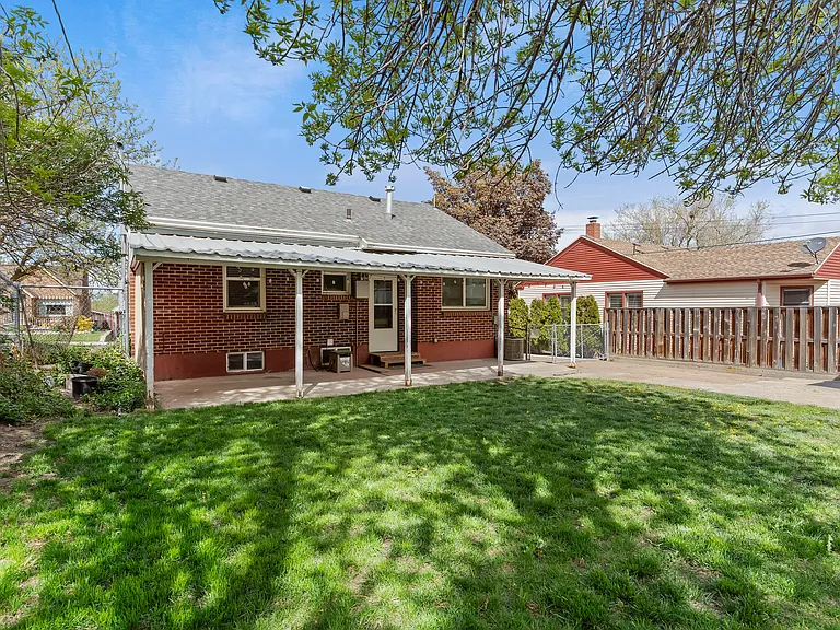 3846 S Madison Ave — Photo 26