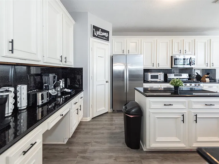 10815 Oak Bayou Ln — Photo 7