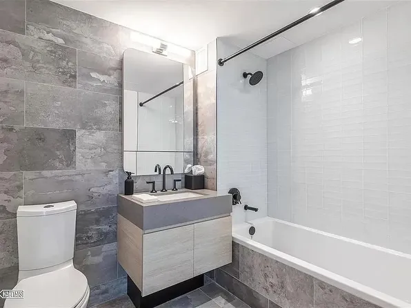 211 Mcguiness Boulevard image 8 of 15