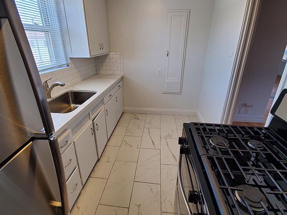 3rd image of 130 Roycroft Ave #302