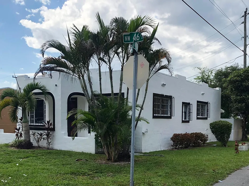 647 NW 46th St