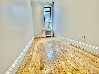 Rented by R New York