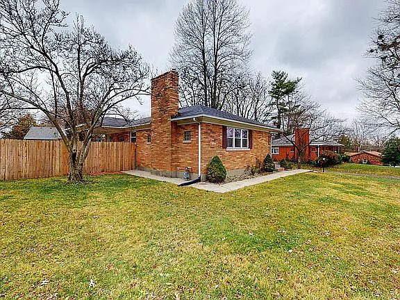 5400 Saint Gabriel Ln — Photo 2