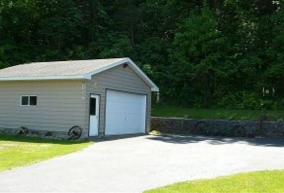 2.5 Car Detached Garage