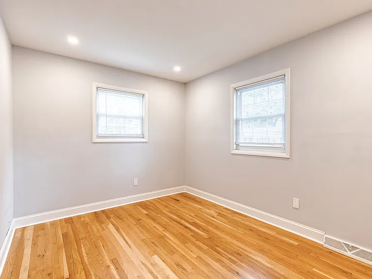617 Oak Ln — Photo 14