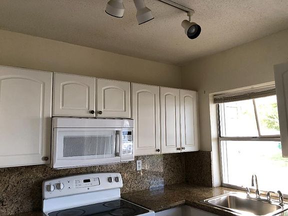 4th image of 5719 NW 81st Ter