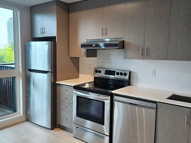 1709 Bur Oak Ave #201A — Photo 2