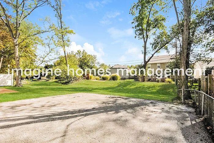 908 Broadhurst Dr — Photo 19