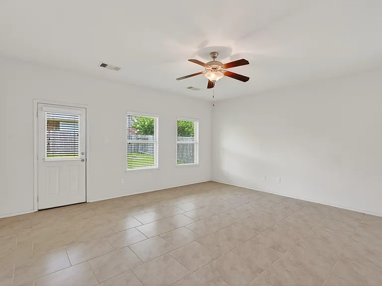 138 Meadow Grove Dr — Photo 21