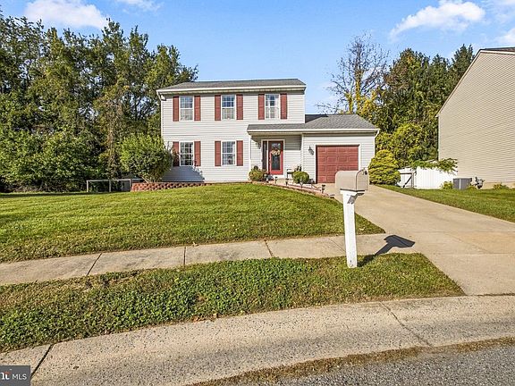 2nd image of 16 Pike Pl