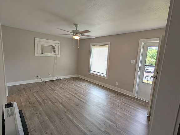 5th image of 902 Owens Ave