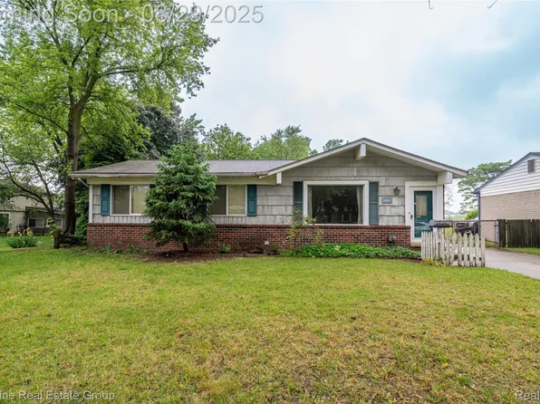 9437 Tavistock Dr, Plymouth, MI 48170