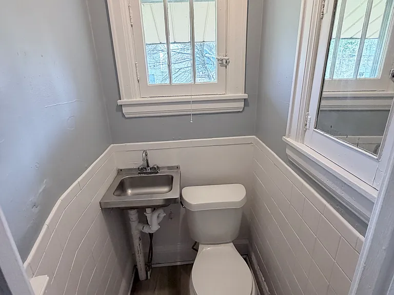 375 Grace Ave — Photo 10
