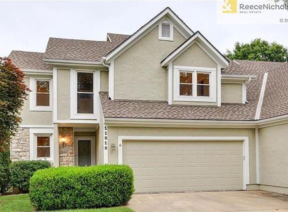 2-Story Town Home with over-sized 2-car garage