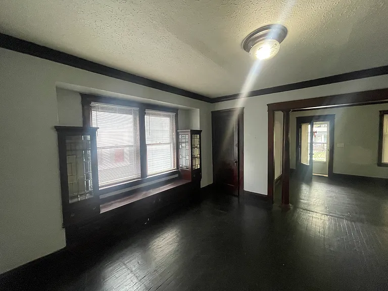 11412 Headley Ave — Photo 1