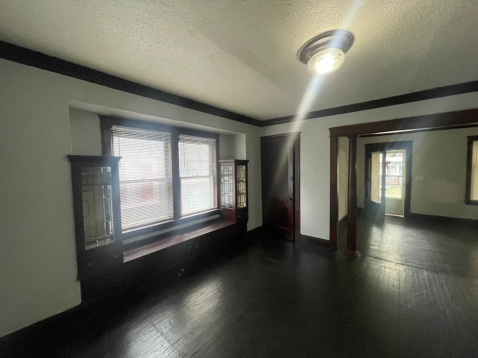 11412 Headley Ave