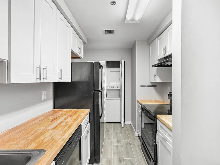 225 Arch St — Photo 6
