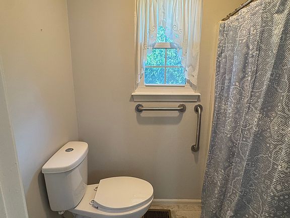 2nd image of 705 NE Colleen Dr