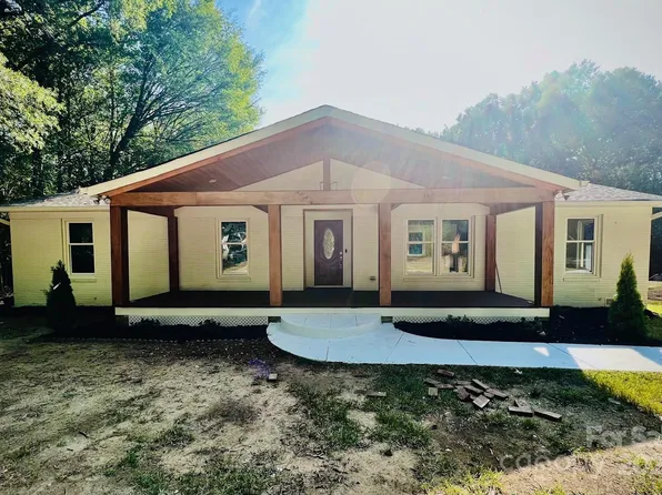 8819 Casa Lake Dr, Charlotte, NC 28215