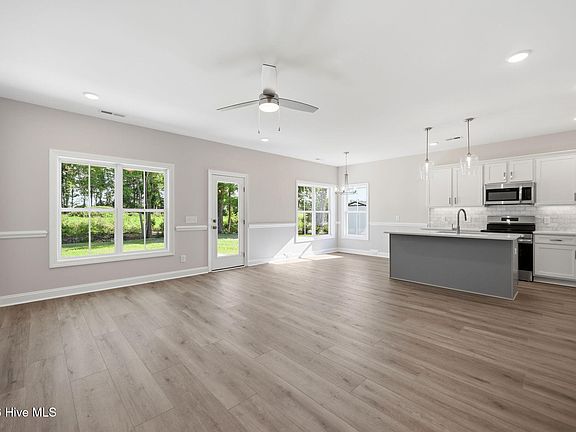 3rd image of 319 Mangrove Court