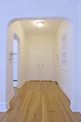 Rented by Metropolitan Equities | media 9