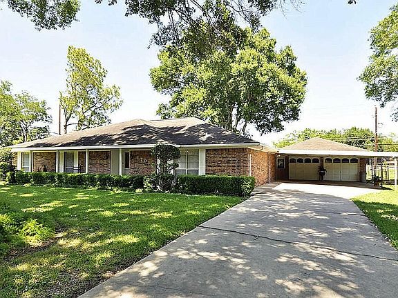 2nd image of 1703 Laurel Oaks Dr