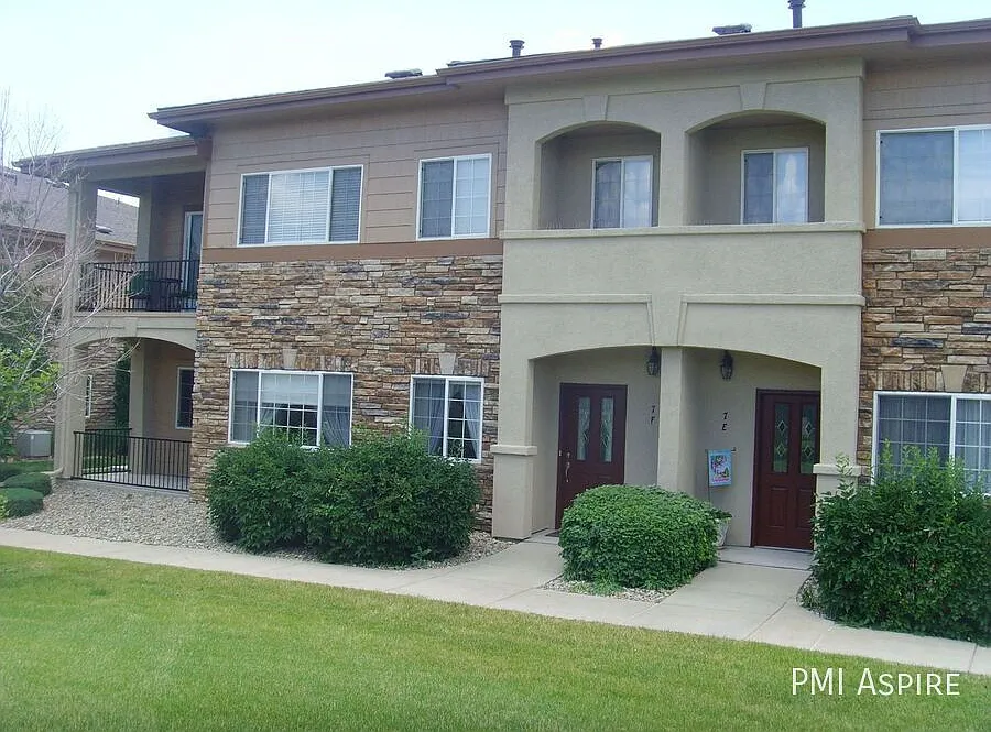 2 Bedroom 2 Bath Townhome in Longmont — Photo 1