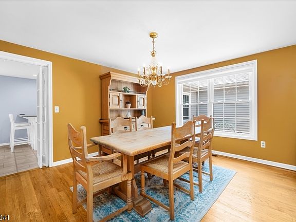 4th image of 9 Mills Ct