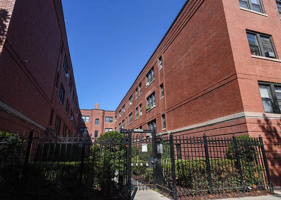 5746 N Winthrop Ave #300