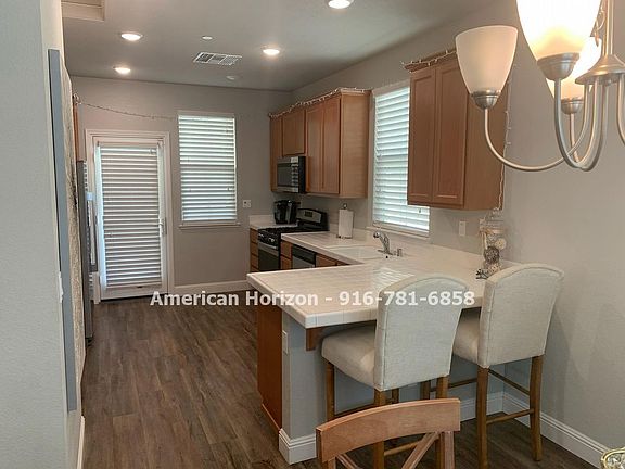 3rd image of 21 Huddlestone Cir