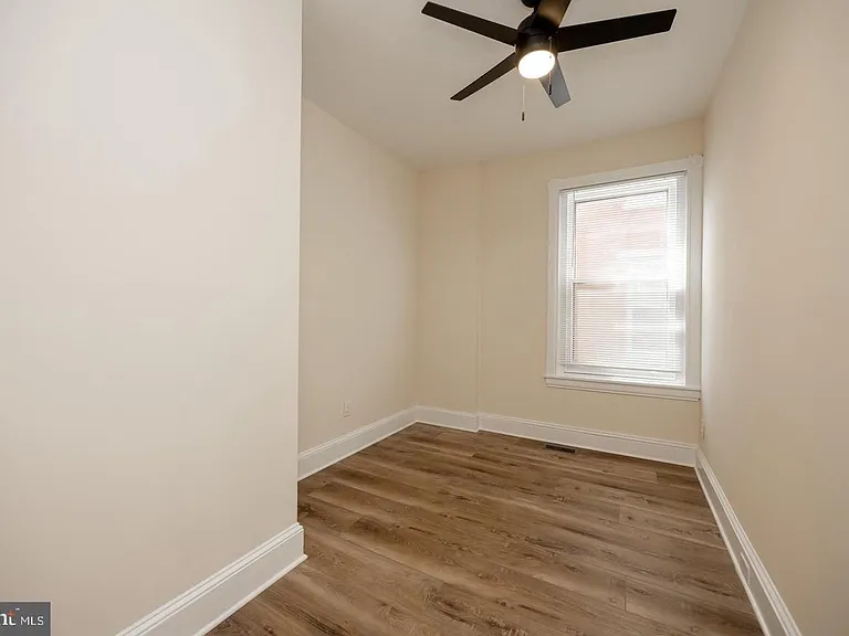 325 W Barnard St W — Photo 13