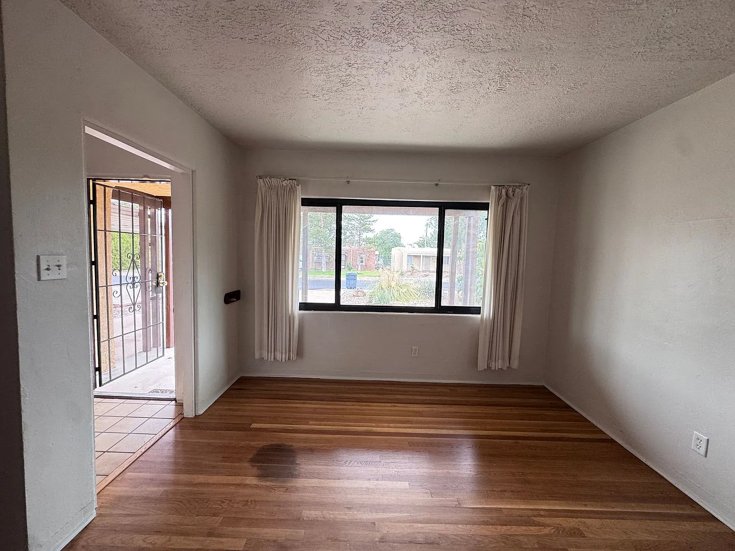 Beautiful 3 bedroom 1 bath home available. Call to schedule tour — Photo 3