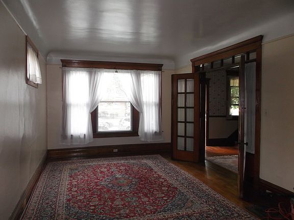 2nd image of 47 W 21st St