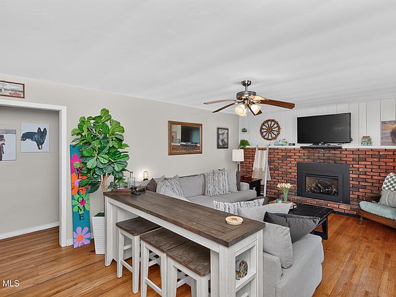 4th image of 27 Asprion Road