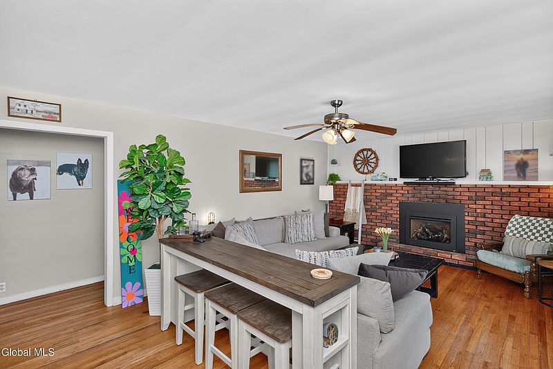 4th image of 27 Asprion Road