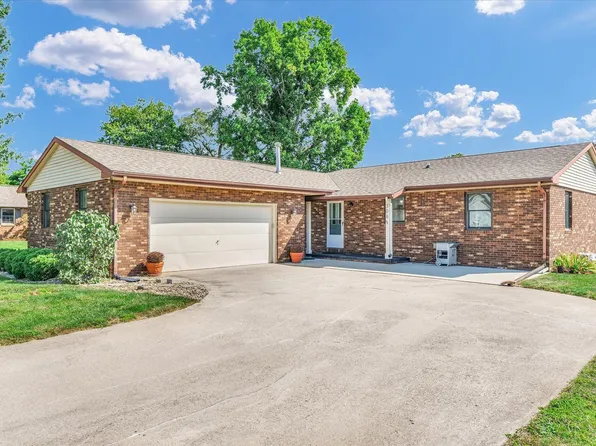 306 Wesley Ave, Savoy, IL 61874