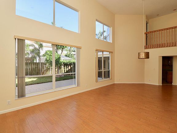 5th image of 10101 Oak Bark Lane