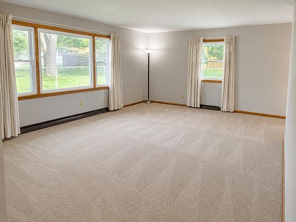 5th image of 111 Sherwood Dr