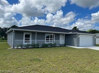 555 Oakshire Ln, Lehigh Acres, FL 33972