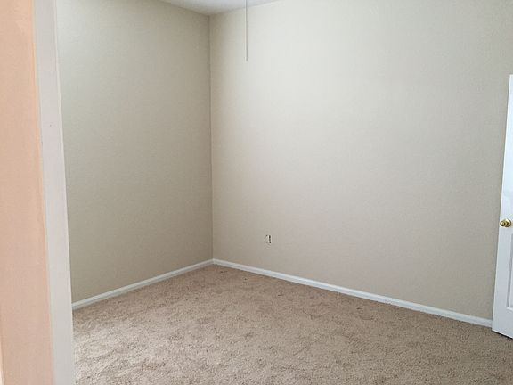 5th image of 215 Longview Ave APT 305