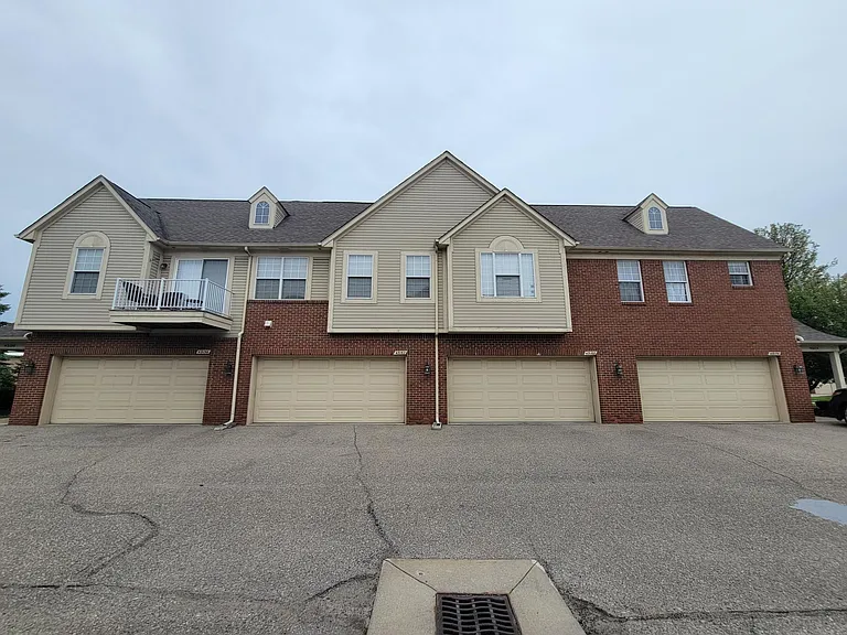 43162 Pendleton Cir — Photo 1