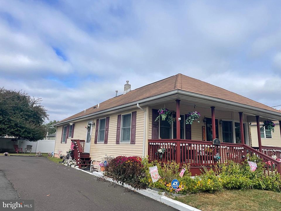 2nd image of 140 Crescent Ave