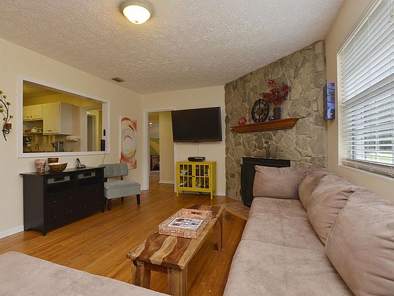 5th image of 4542 Verona Ave