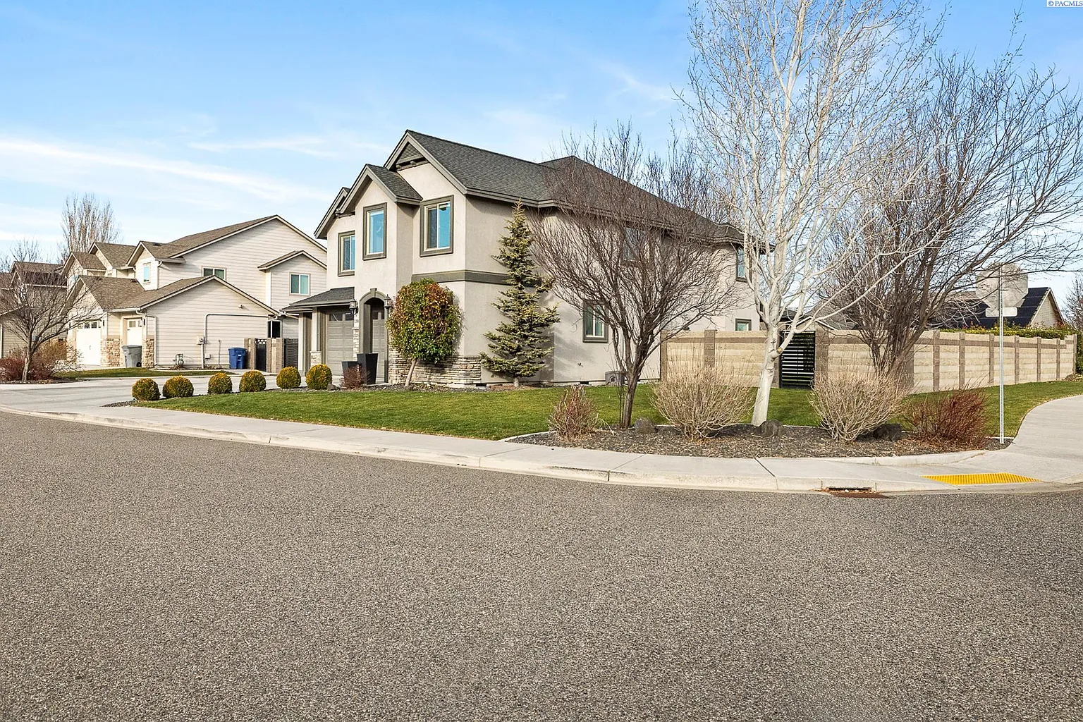 1303 Kensington Way photo 1